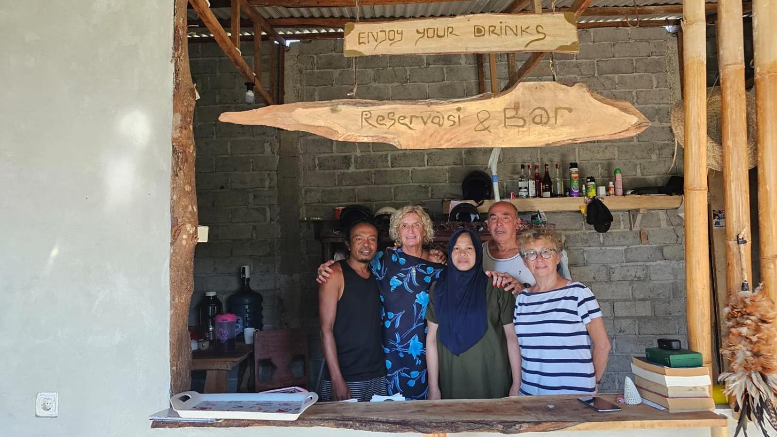 Bunga Maliq Bungalow Lombok テテバトゥ エクステリア 写真