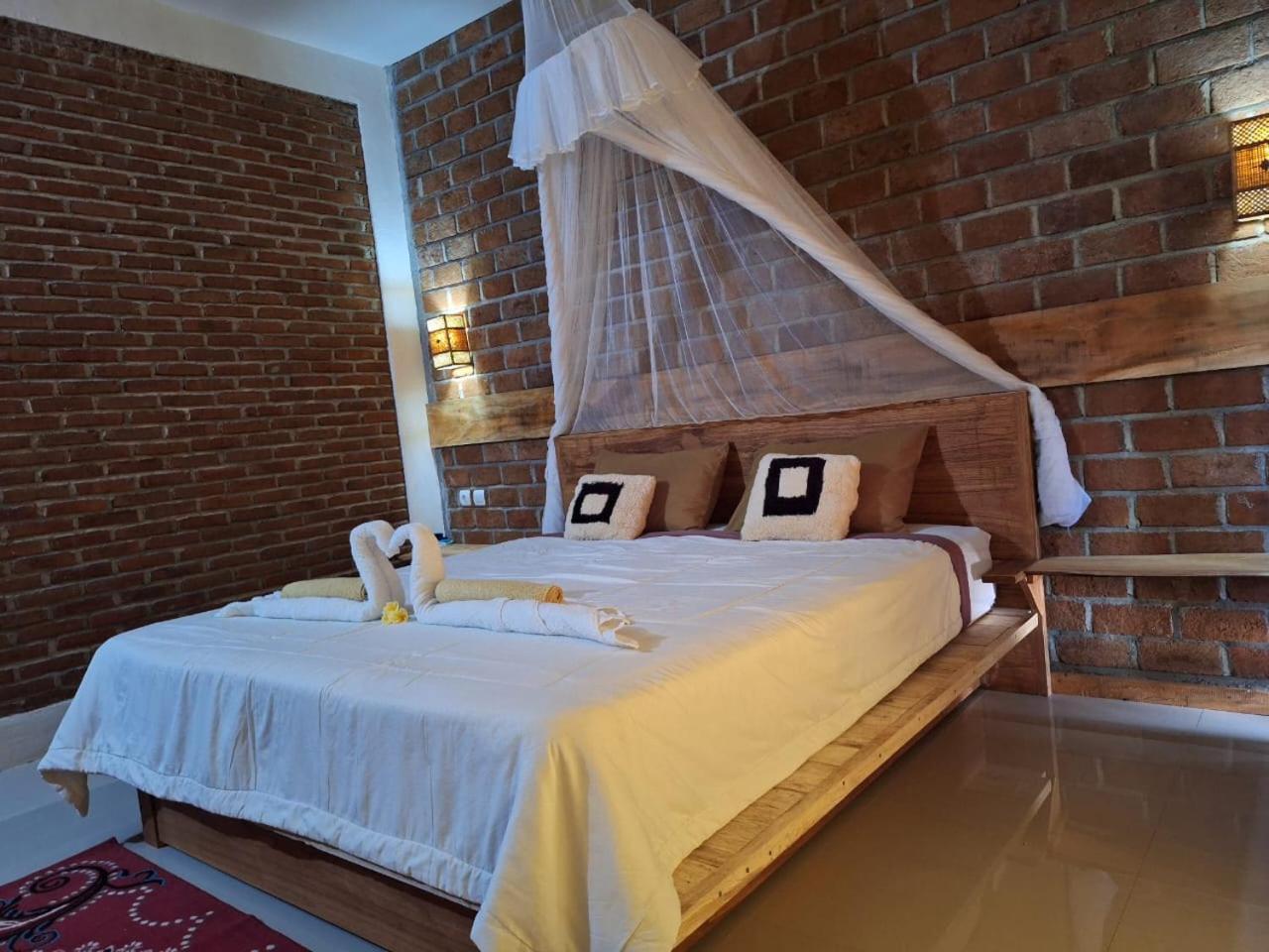 Bunga Maliq Bungalow Lombok テテバトゥ エクステリア 写真