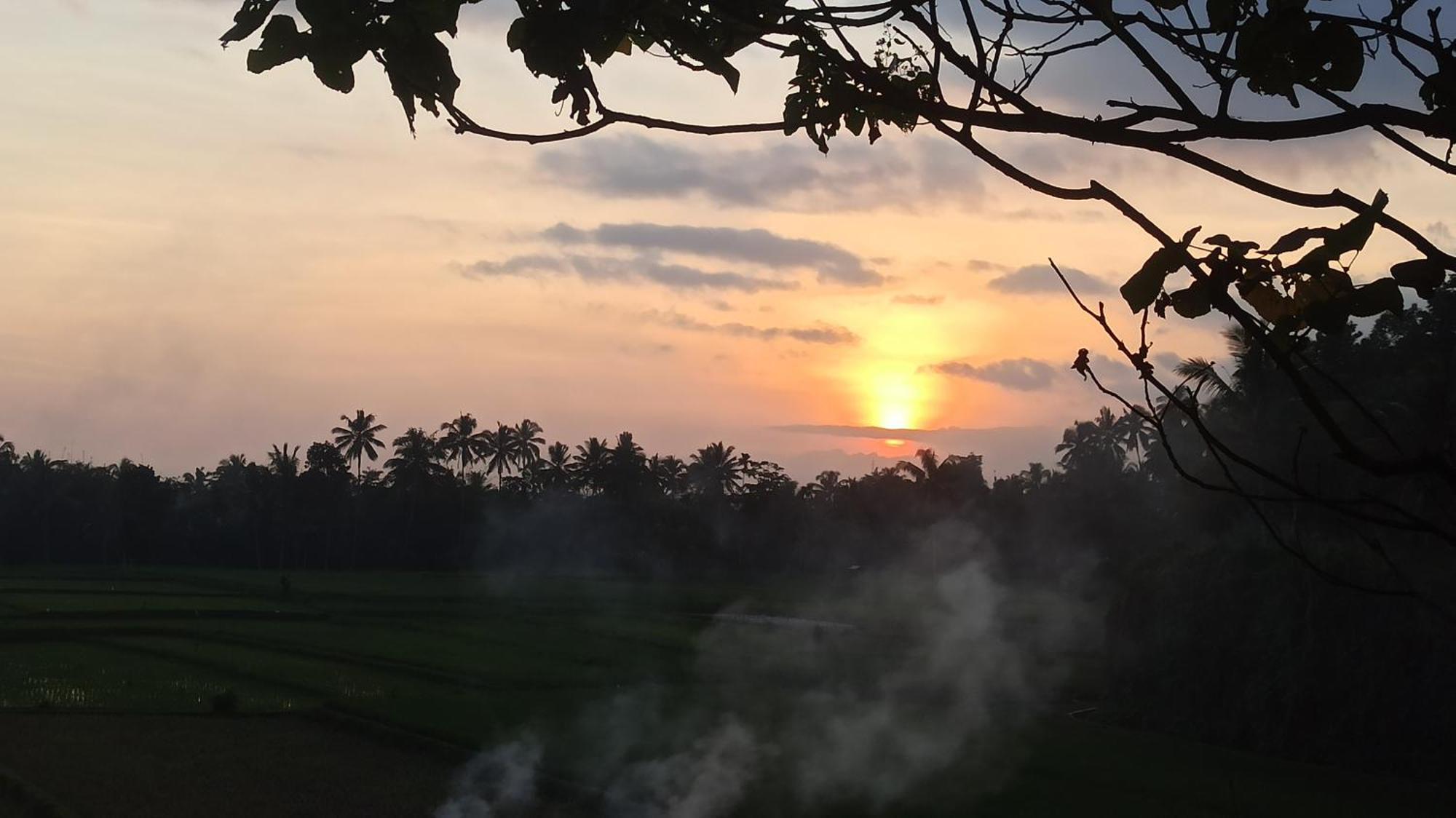 Bunga Maliq Bungalow Lombok テテバトゥ エクステリア 写真