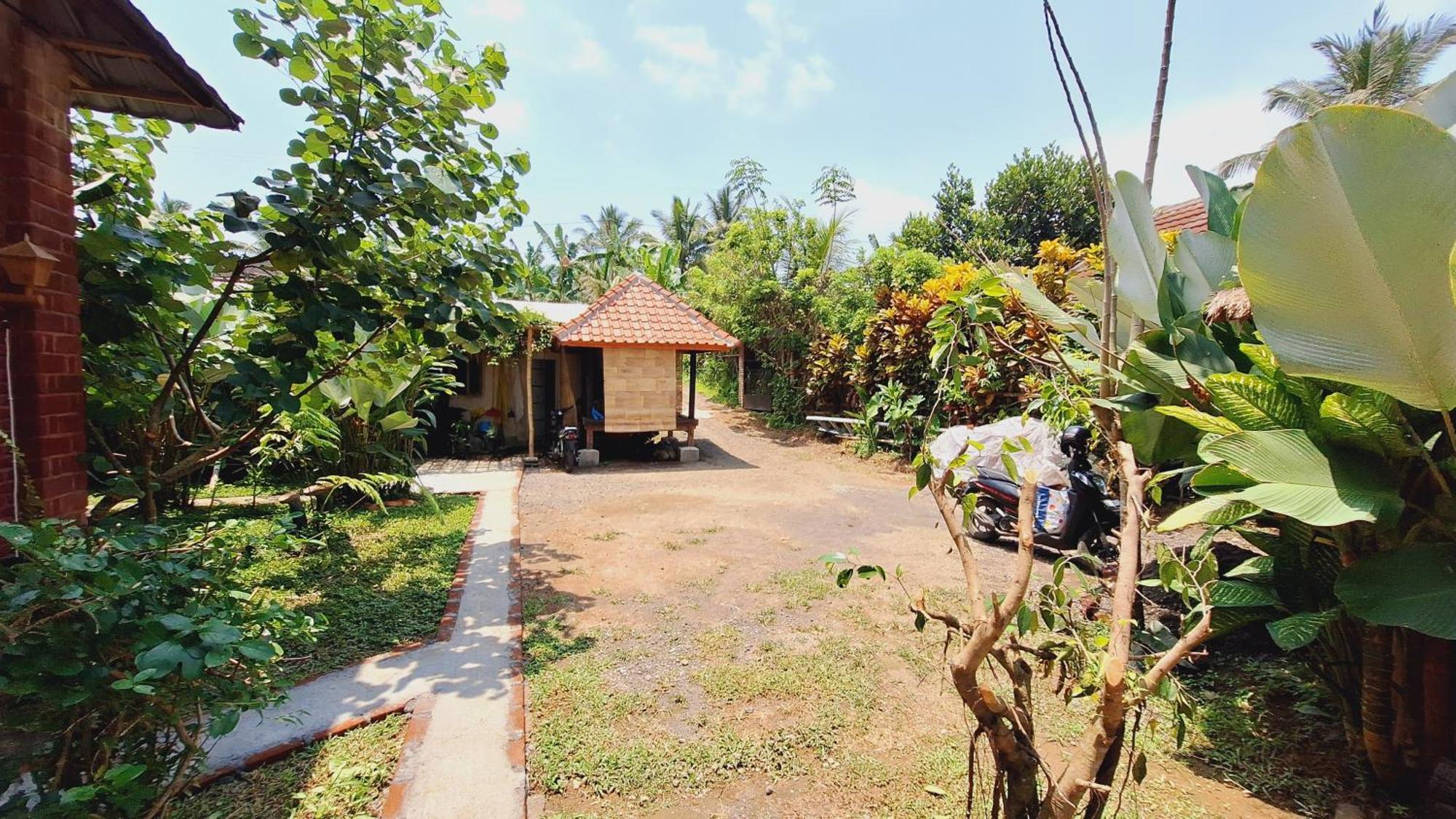 Bunga Maliq Bungalow Lombok テテバトゥ 部屋 写真