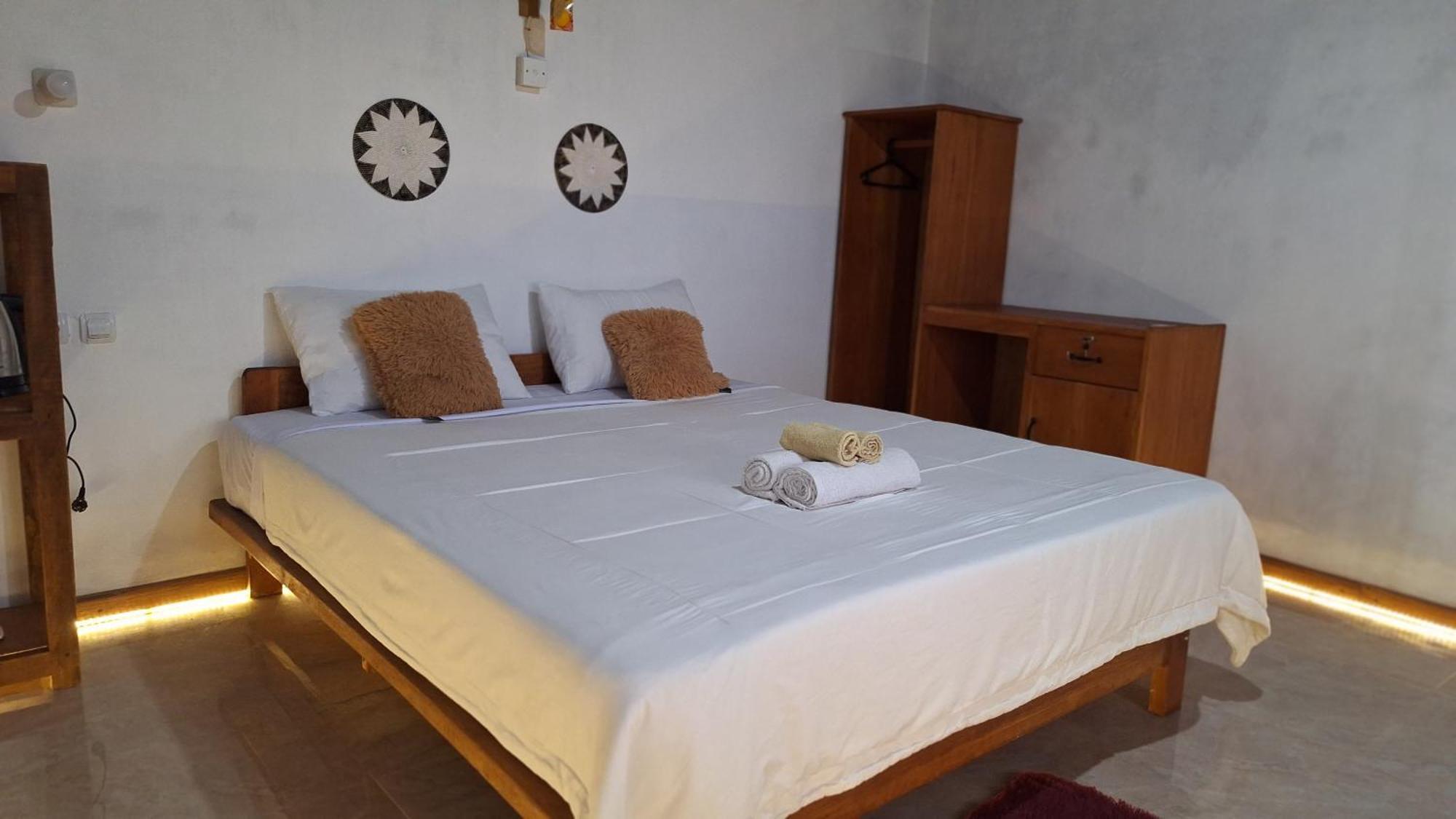 Bunga Maliq Bungalow Lombok テテバトゥ エクステリア 写真