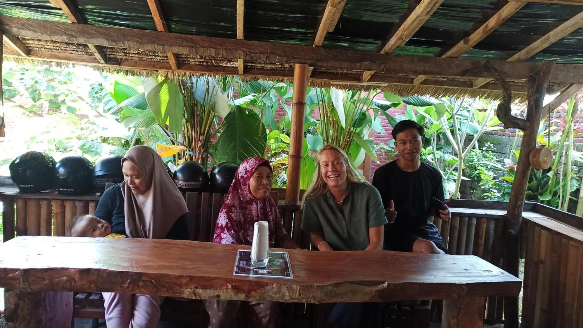 Bunga Maliq Bungalow Lombok テテバトゥ 部屋 写真